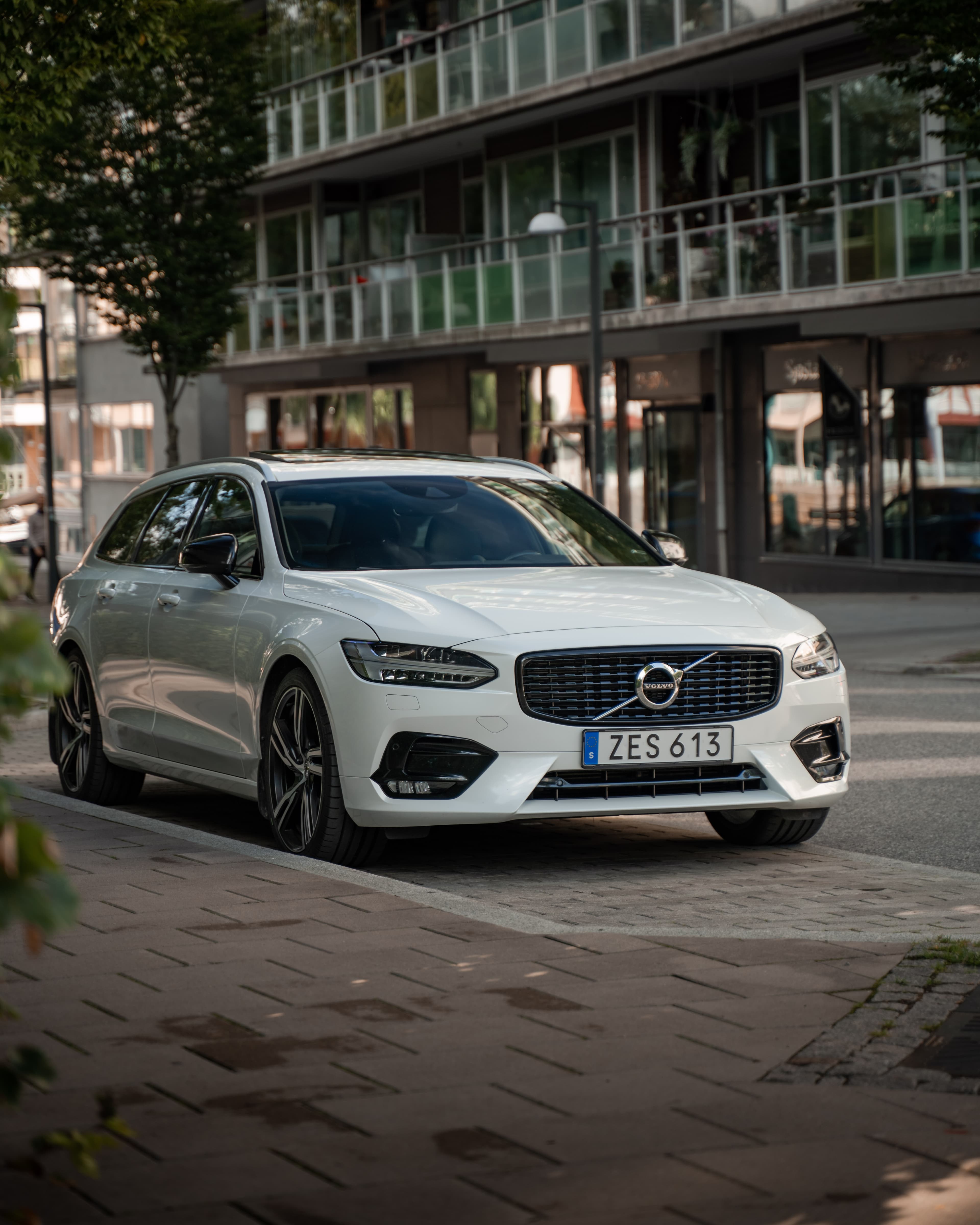 Volvo V90 R-resign D4 Sov Pano Drag