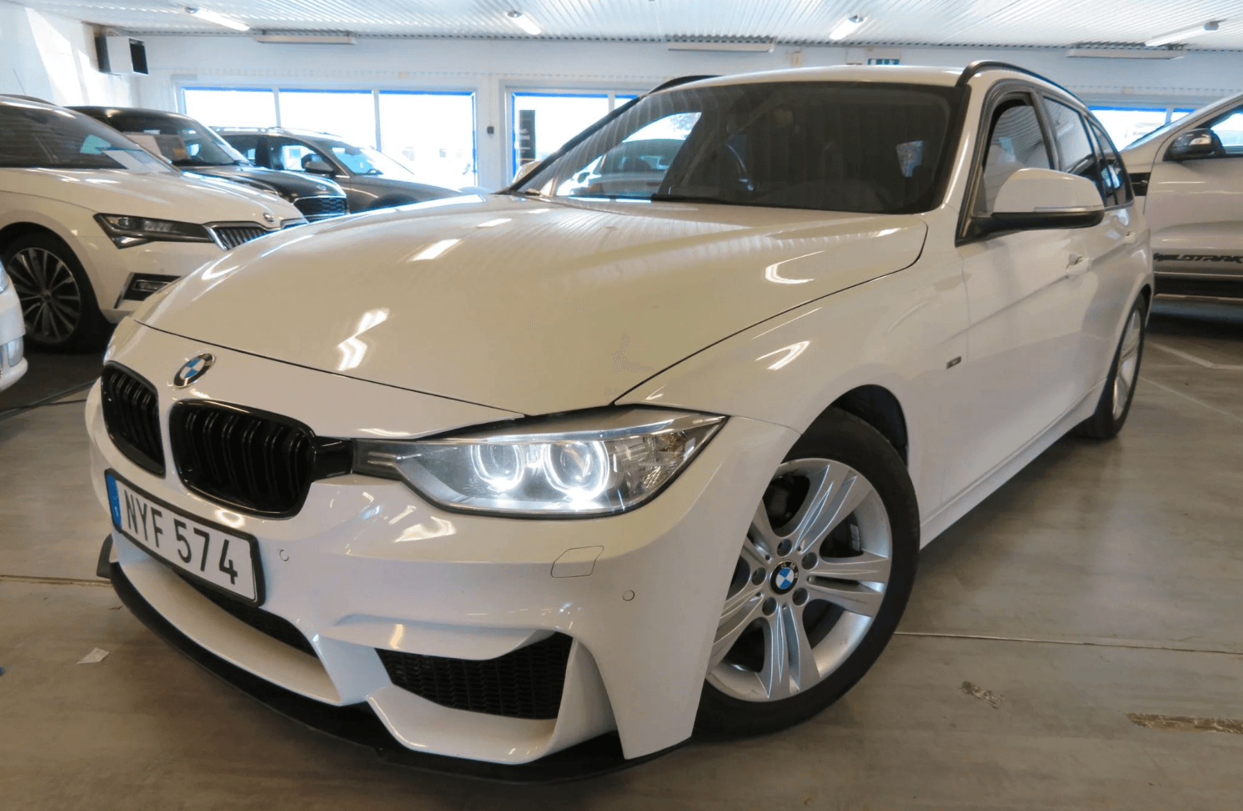 BMW 330D M-sport Pano Värmer Sov x-drive